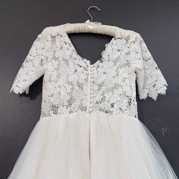 Wedding Dress - Picture 10 of 10